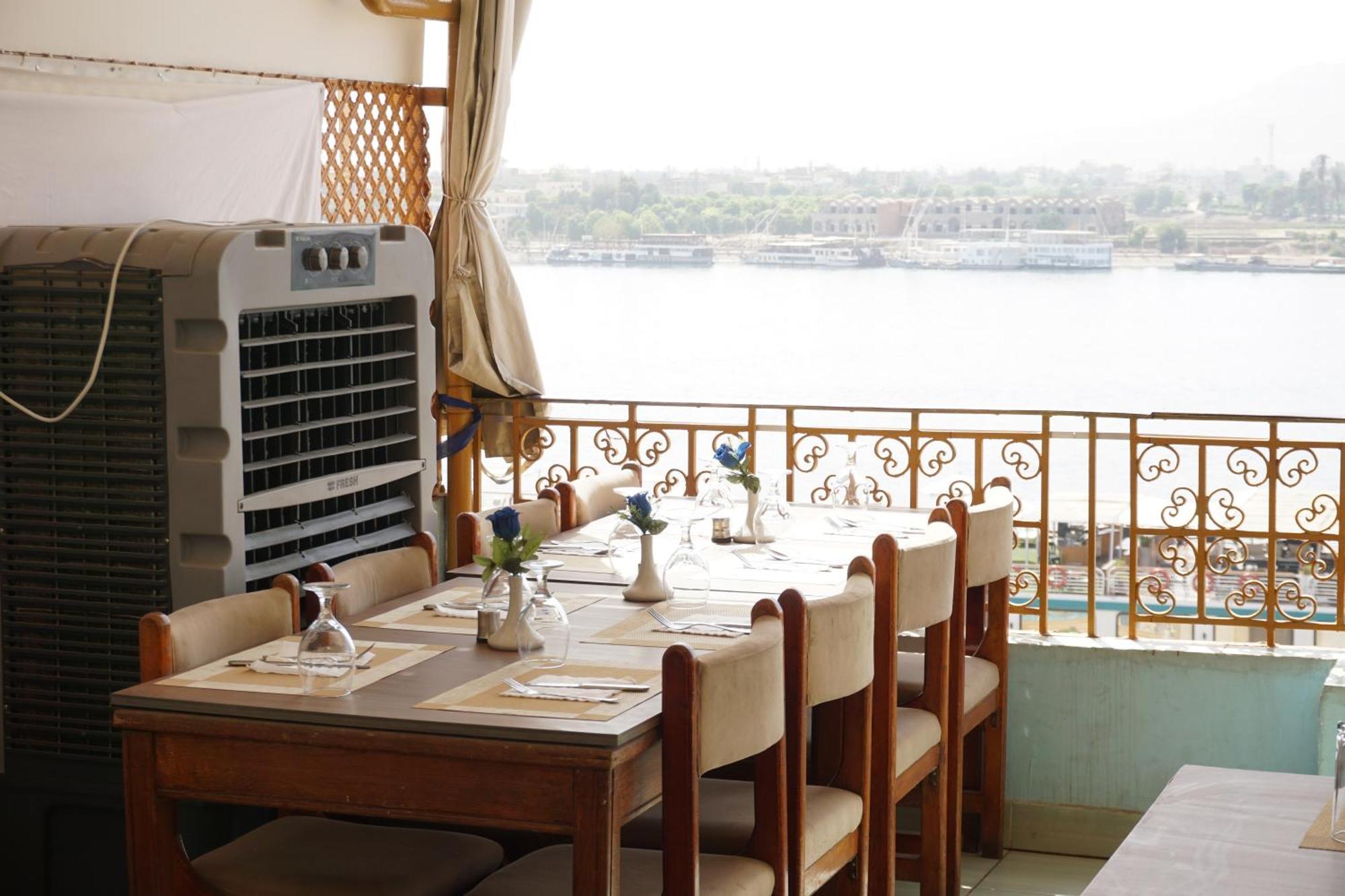 Merry Land Hotel & Roof Top Nile Restaurant Luxor Exteriér fotografie